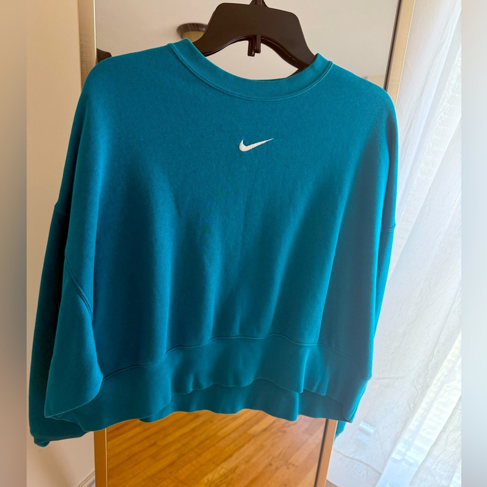 Nike cropped sweatshirt size M